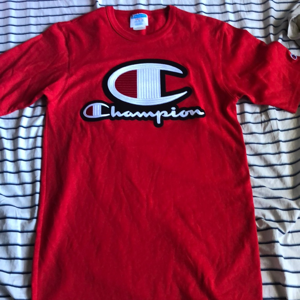 Red embroidered champion patch t shirt